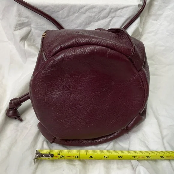 Fleuvog Prepare Pouch Crossbody or Shoulder Bucket Hobo Bag in Burgundy Leather - Picture 4 of 13